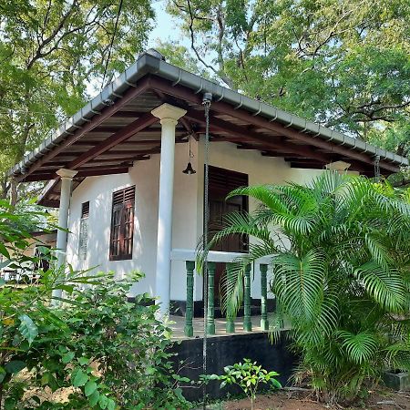 Katagamuwa Rest Hotel Kataragama Exterior photo