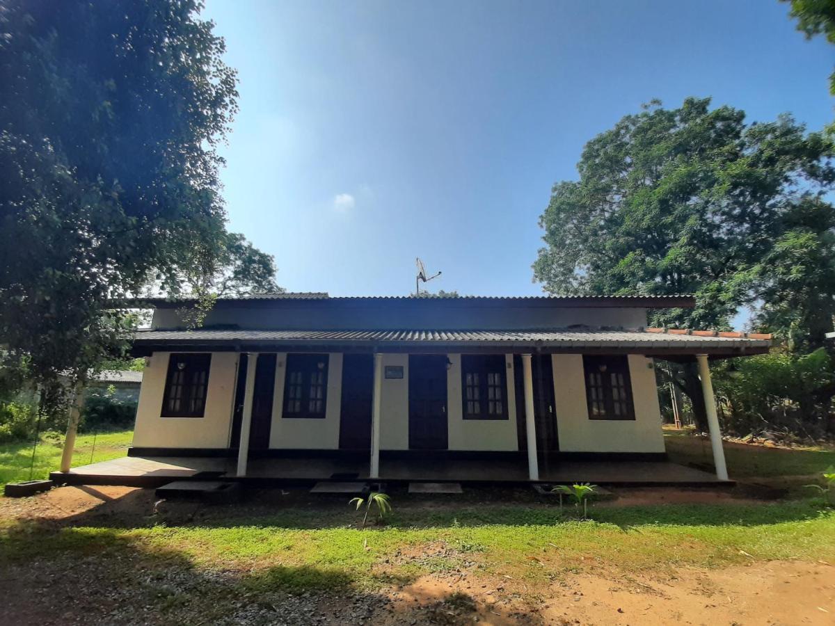 Katagamuwa Rest Hotel Kataragama Exterior photo