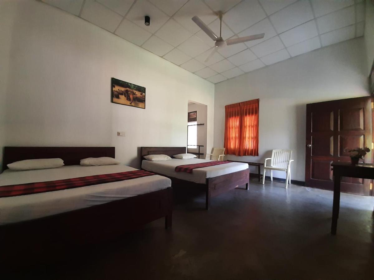 Katagamuwa Rest Hotel Kataragama Exterior photo