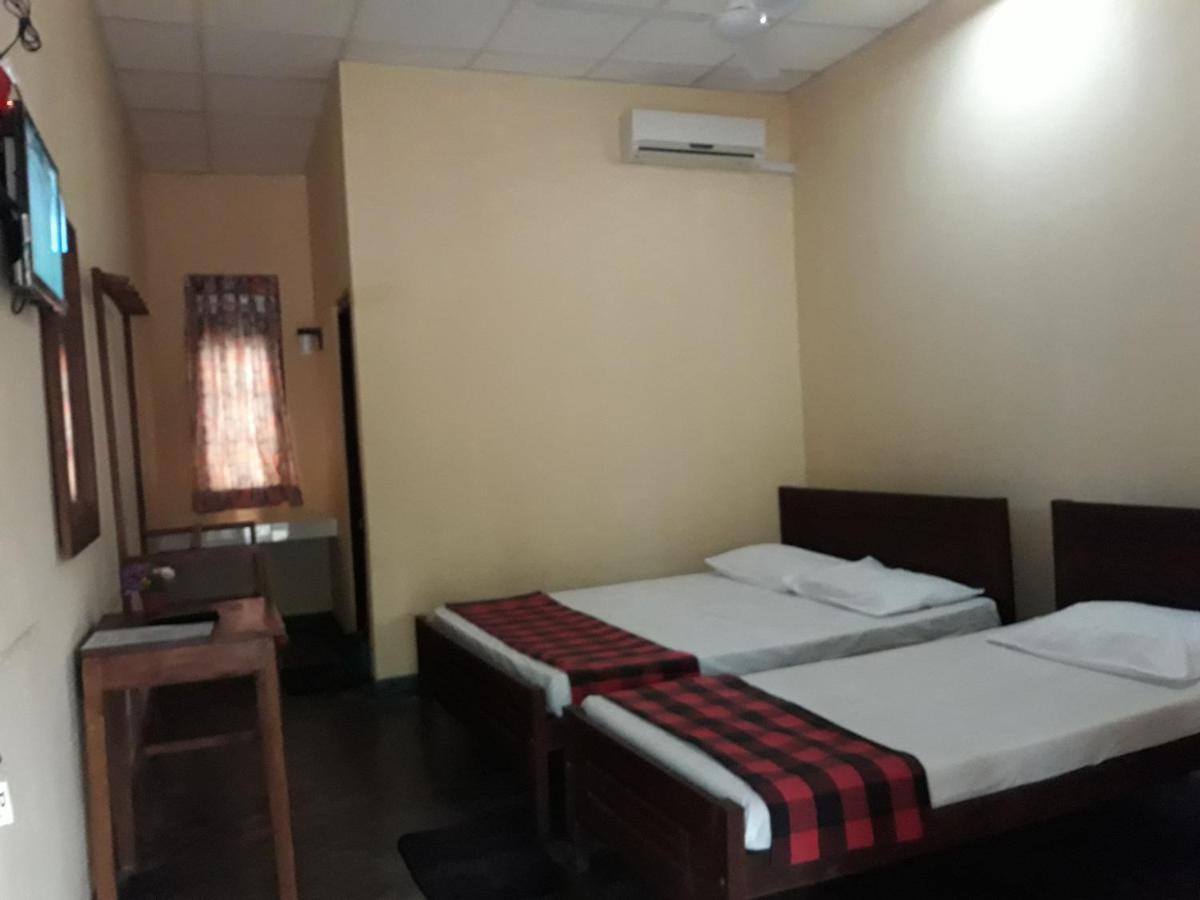 Katagamuwa Rest Hotel Kataragama Exterior photo