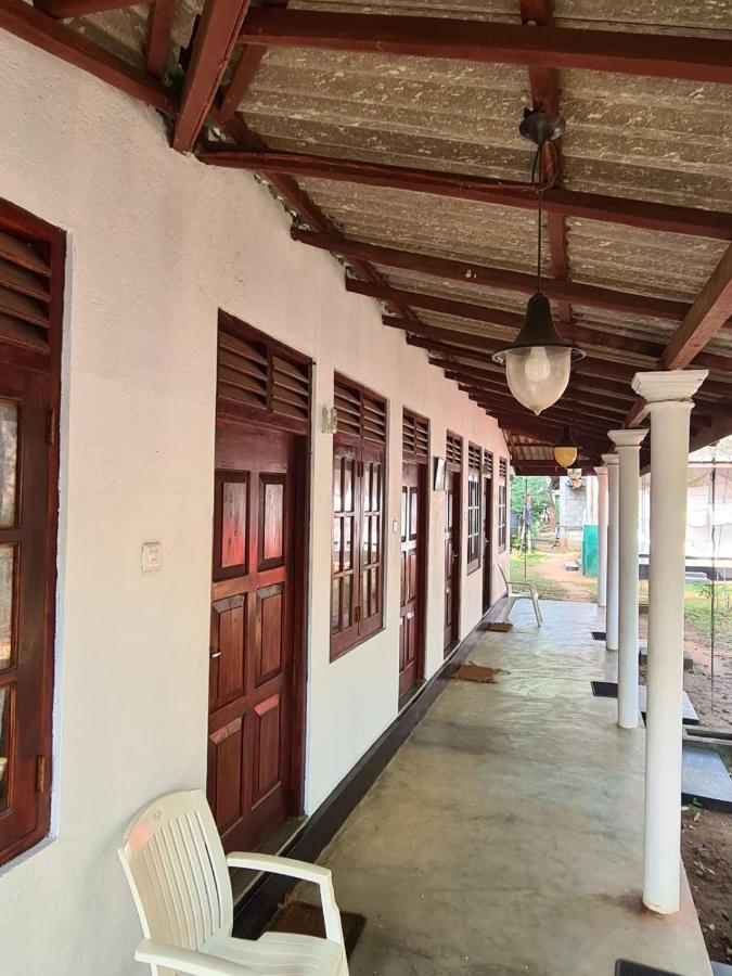 Katagamuwa Rest Hotel Kataragama Exterior photo
